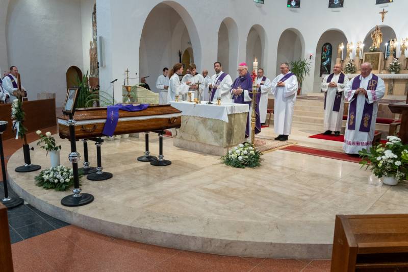 2025_10_27_gyurosovics temetes_10.jpg 2025_10_27_gyurosovics temetes_10.jpg